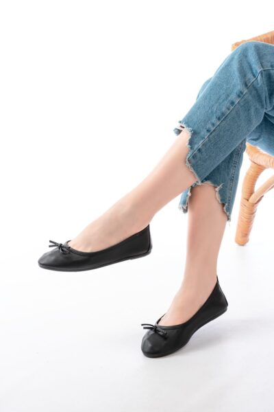 6101 Siyah Günlük  Fiyonklu Kadın Babet