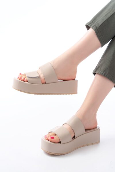 861-1034 Bej  Çıtçıtlı Dolgu Topuk Kadın Terlik