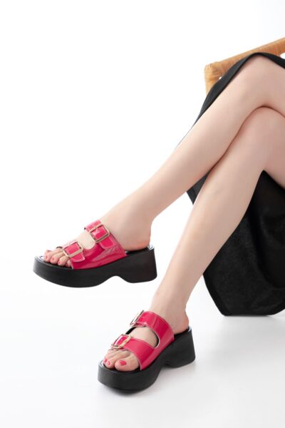 24414-574 Fuşya Rugan Günlük Tokalı Dolgu Topuk Kadın Terlik