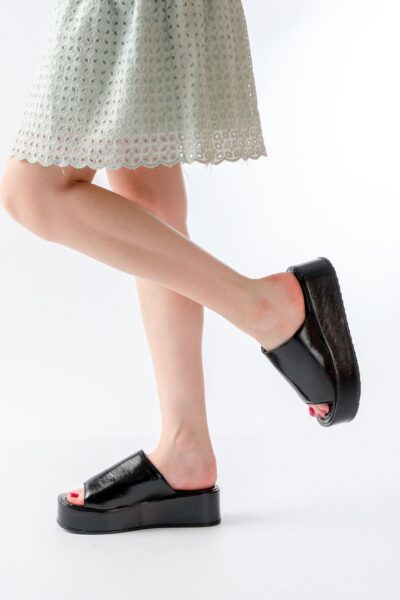 861-1011 Siyah Cam Kırığı Geniş Bantlı Dolgu Kadın Terlik