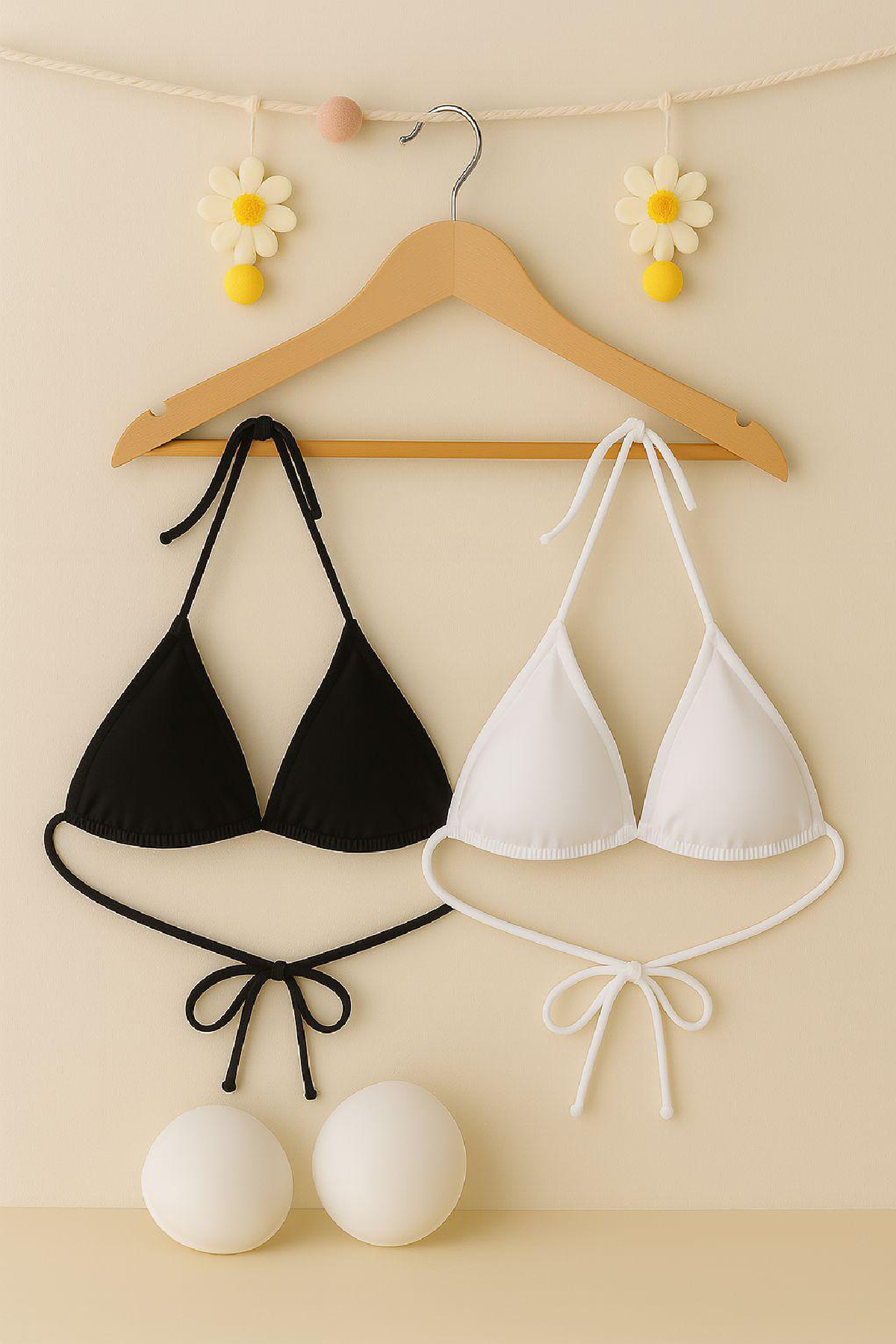 Kadın Siyah ve Beyaz Minimal Kesim Üçgen Bikini Üstü – Modern ve Şık Tasarım - Görsel 8