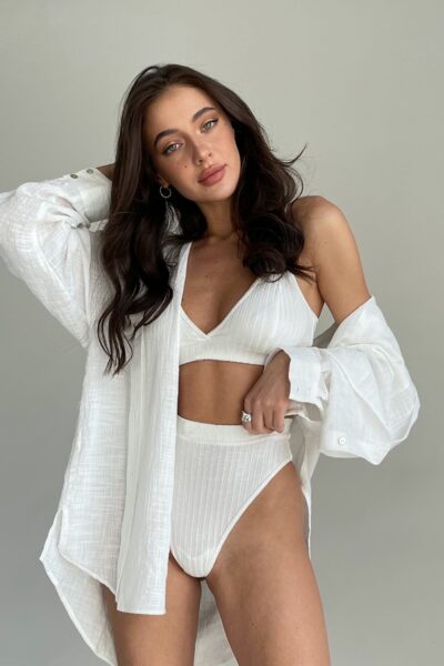 Kadın Beyaz Yüksek Bel Dolgusuz Slip Takım – Modern, Konforlu ve Günlük Kombinlere Uygun