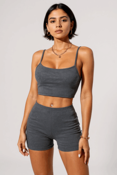 Kadın Antrasit Gri Şortlu Kaşkorse Gecelik Takım – Modern, Konforlu ve Günlük Kombinlere Uygun
