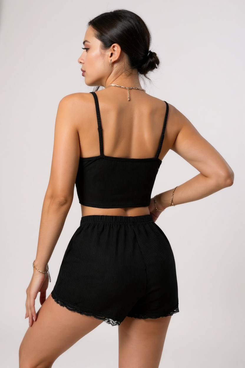 Kadın Siyah Alt ve Üst Dantel Detaylı Fiyonklu Şortlu Gecelik Takımı – Modern, Konforlu ve Günlük Kombinlere Uygun - Görsel 3