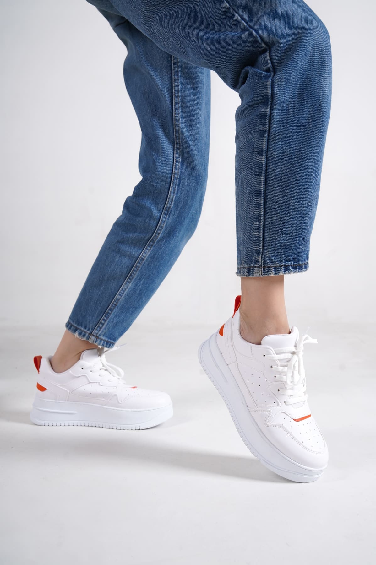 ALESSI Bağcıklı Ortopedik Taban Kadın Sneaker Spor Ayakkabı CBT - Beyaz/Turuncu - Görsel 2