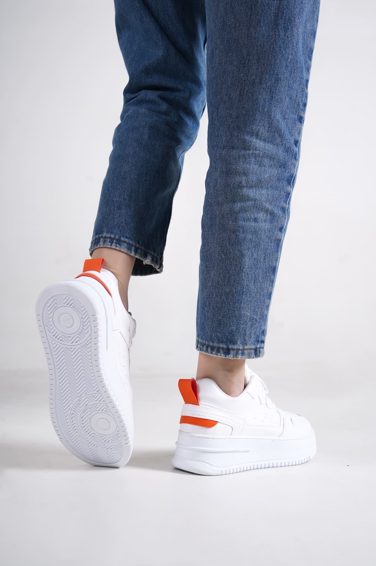ALESSI Bağcıklı Ortopedik Taban Kadın Sneaker Spor Ayakkabı CBT - Beyaz/Turuncu - Görsel 3