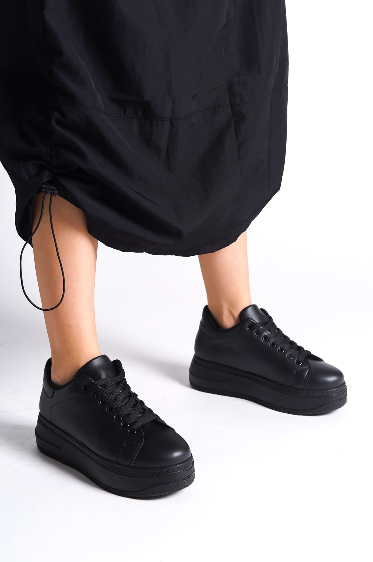 BIANA Bağcıklı Ortopedik Taban Kadın Sneaker Spor Ayakkabı CST - Siyah - Görsel 2