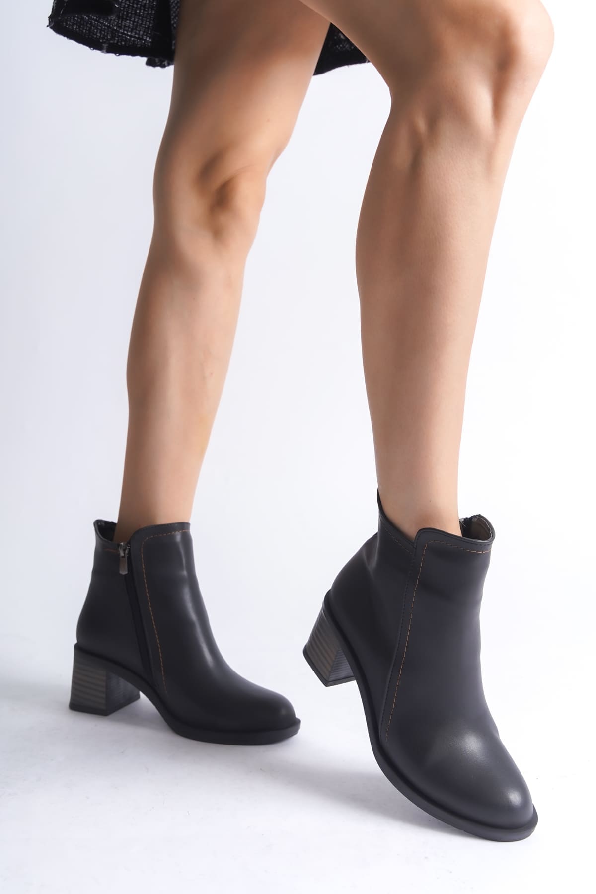 LARISSA Fermuarlı Ortopedik Taban Topuklu Kadın Bot CST - Siyah - Görsel 8