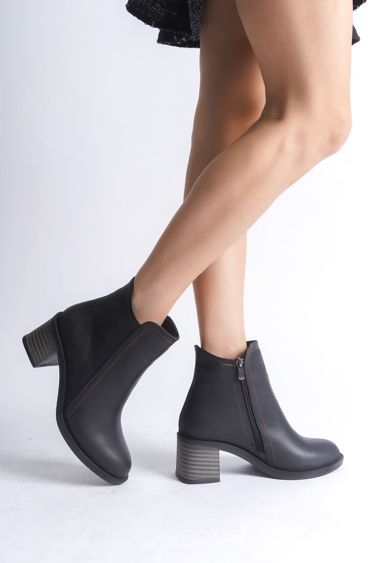LARISSA Fermuarlı Ortopedik Taban Topuklu Kadın Bot CST - Siyah - Görsel 9