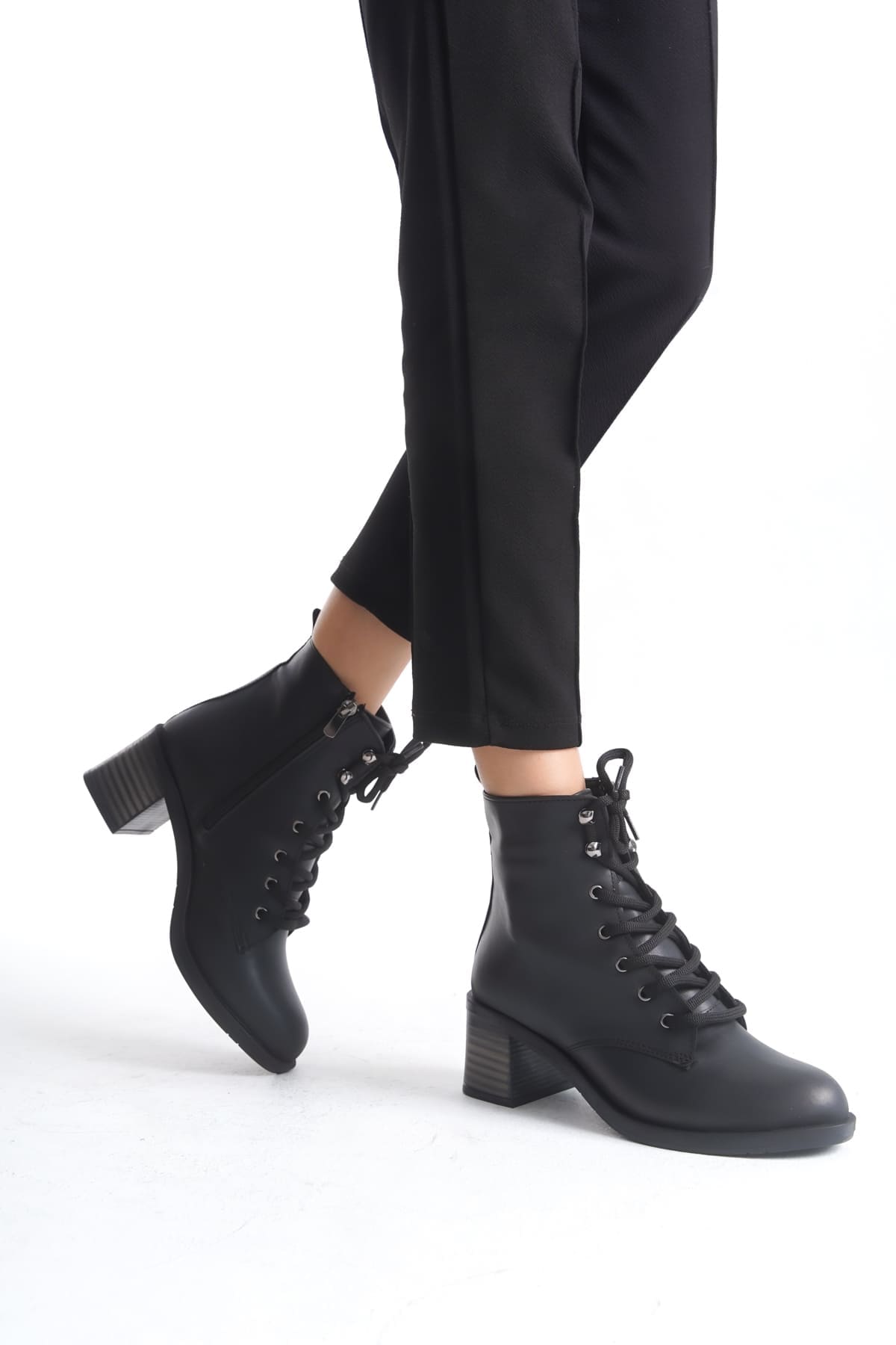 LENA Bağcıklı Fermuarlı Ortopedik Taban Topuklu Kadın Bot CST - Siyah - Görsel 6