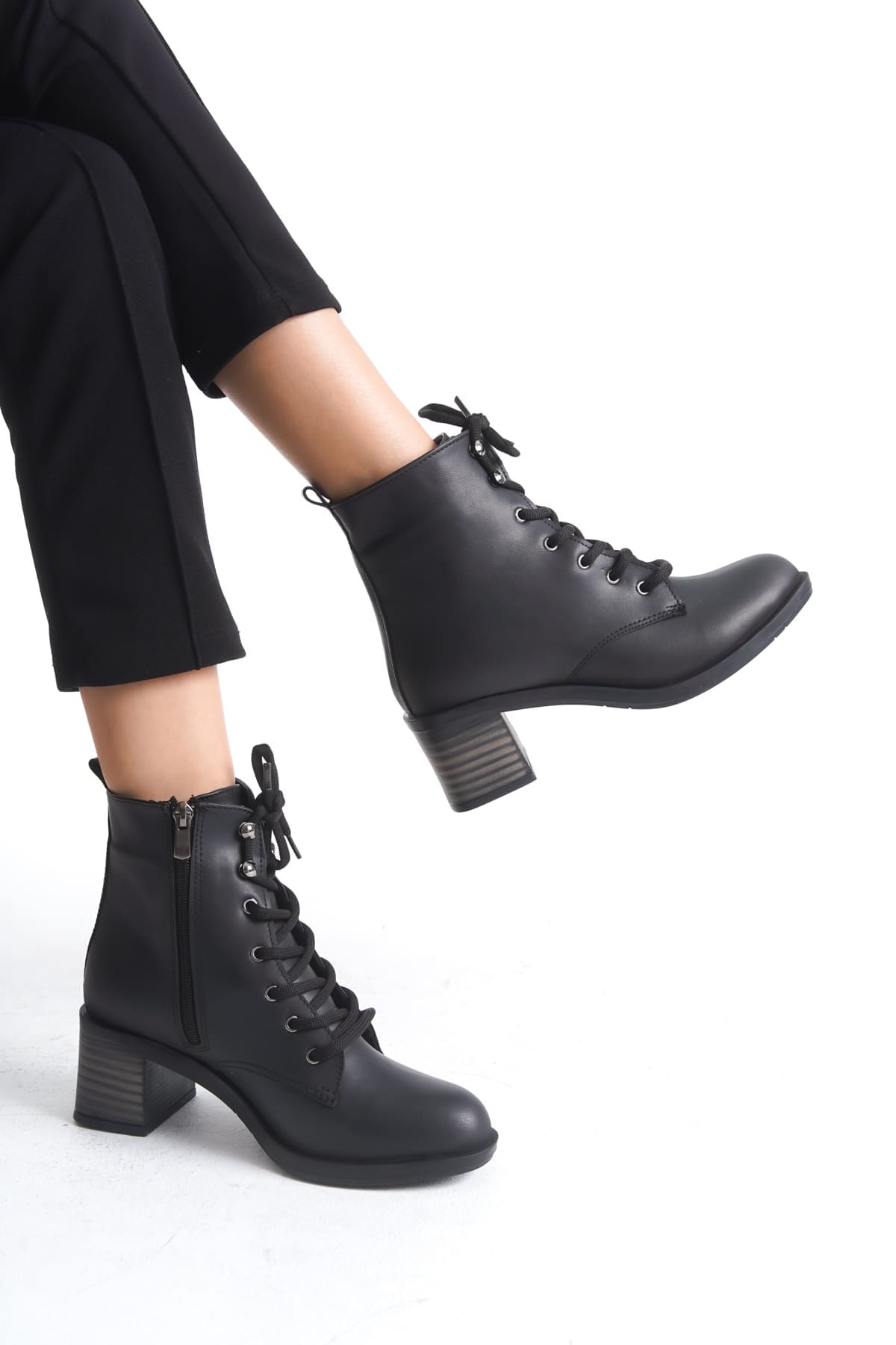LENA Bağcıklı Fermuarlı Ortopedik Taban Topuklu Kadın Bot CST - Siyah - Görsel 7